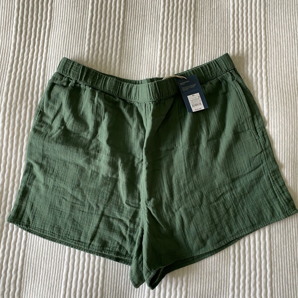 Universal Threads green linen shorts, size XL, NWT